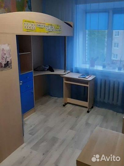 Детская кровать чердак со столом и шкафом
