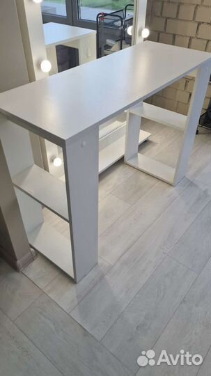 Маникюрный стол