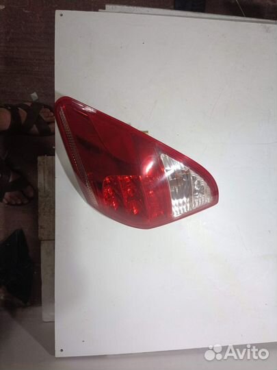 Фонарь задний правый Toyota RAV4, III