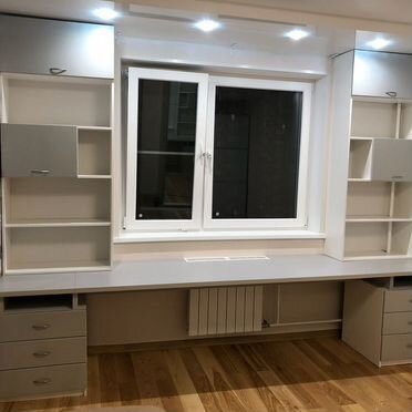Рабочая зона у окна в рассрочку