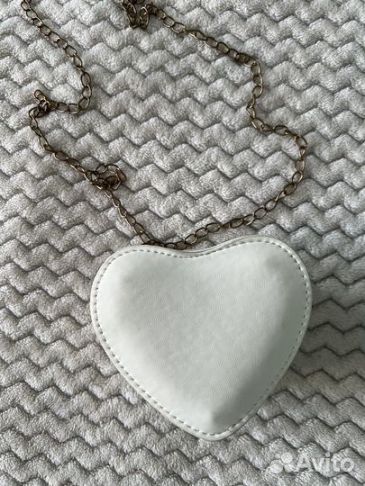 Белая сумочка сердечко