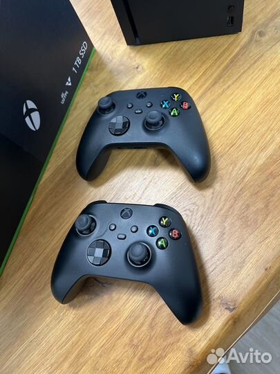 Xbox series X, 2 геймпада