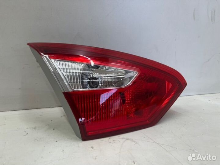 Фонарь внутренний задний левый Ford Focus 3