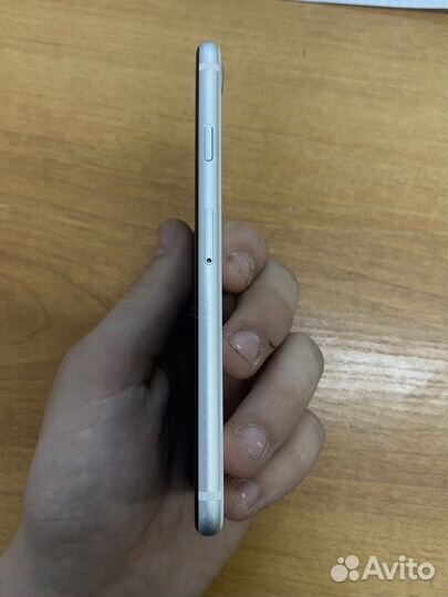 Телефон iPhone se 2020