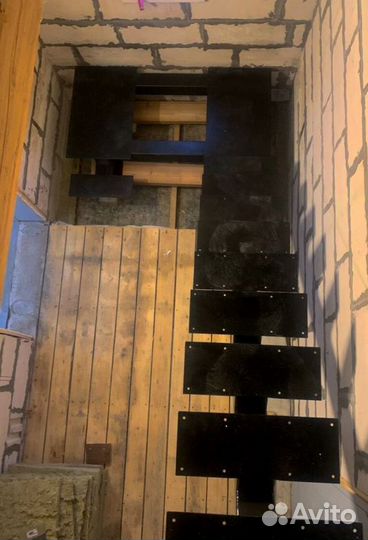 Прямая лестница на металлокаркасе