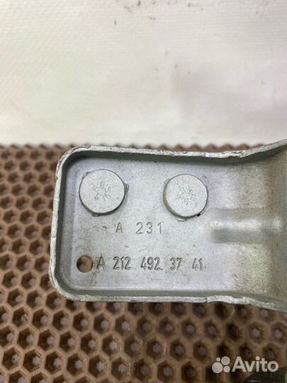 Подушка двигателя Mercedes-Benz E-Class 272.980