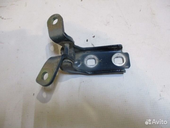 Петля двери передней правой нижняя Cadillac STS