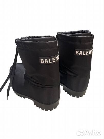 Balenciaga alaska boots на руках