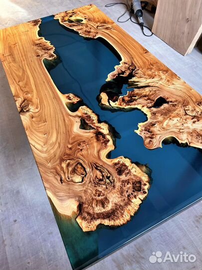 Журнальный стол из натурального массива дерева