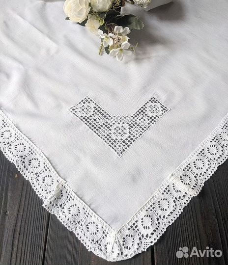 Пеленка-уголок на выписку,крещение, ручная вышивка