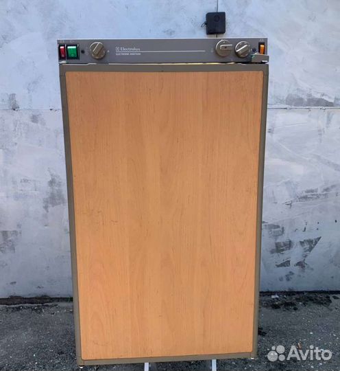 Холодильник Electrolux для автодома, кемпера
