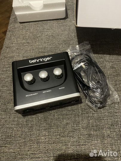 Звуковая карта behringer um2