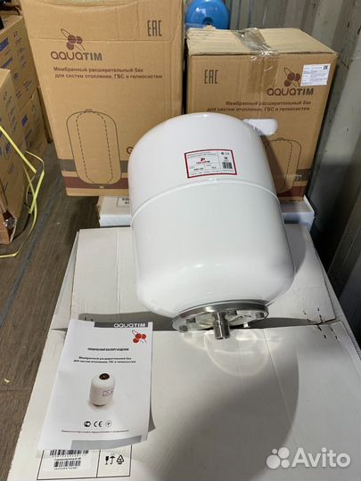 Расширительный бак для гвс (белый) вертикальный 19 л