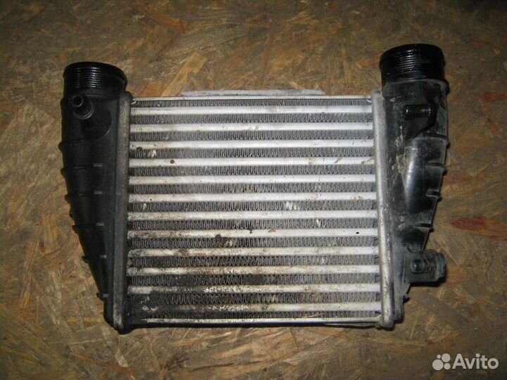 Интеркулер Audi A4 B7 2007
