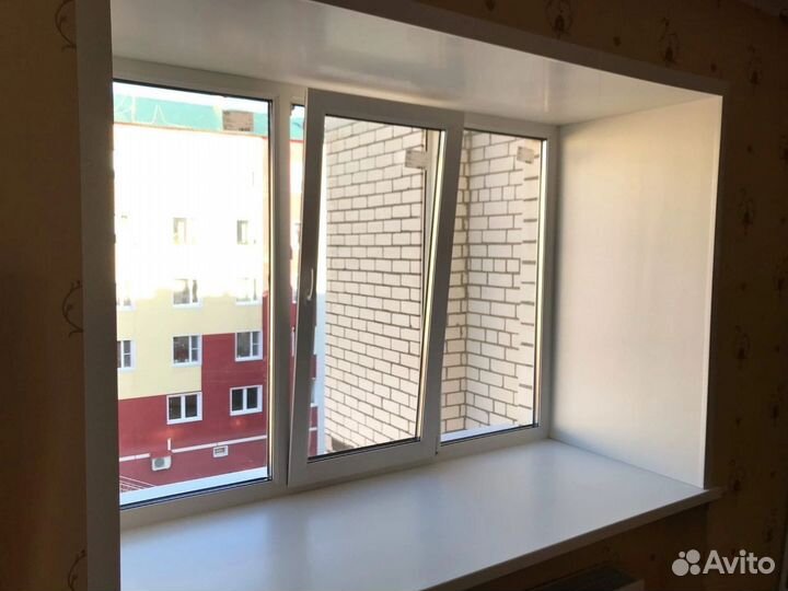 Остекление балконов с отделкой и без