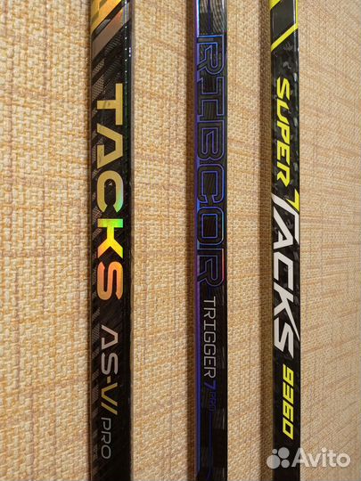 Хоккей:клюшки и экипировка