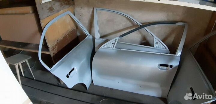 Продам 4 двери на галант