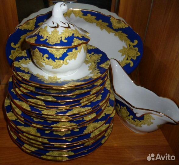 Сервиз столовый (фарфоровый)