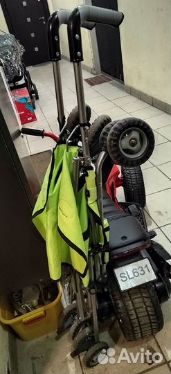 Прогулочная коляска трость