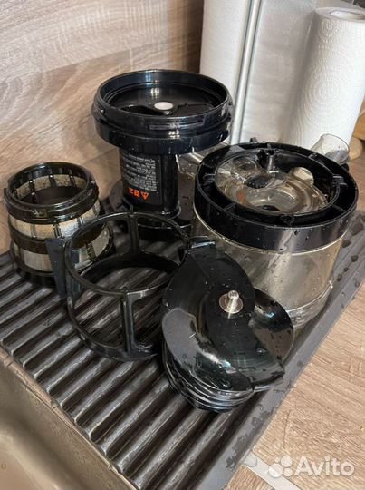 Соковыжималка Hurom HH-SBF11 (HU-800)