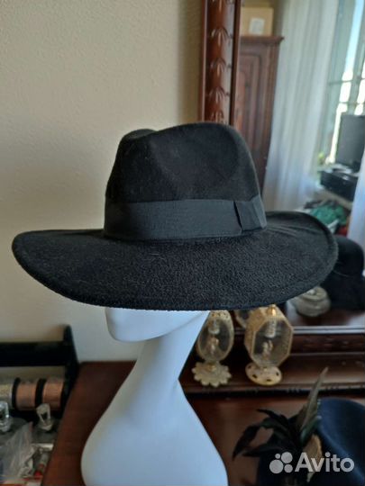 Шляпа черная. Федора