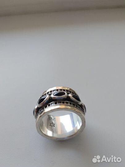 Серебряное кольцо с гранатом