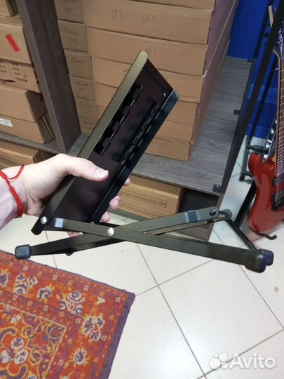 Подставка под ногу гитариста