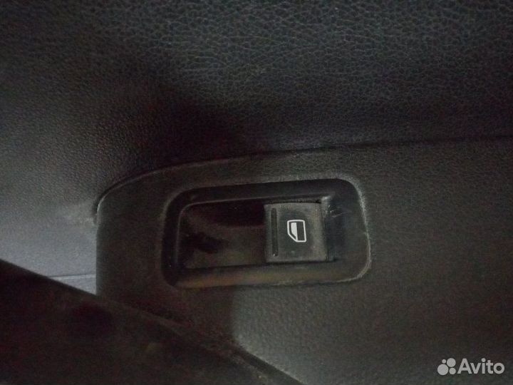 Обшивка двери задняя правая Volkswagen Polo