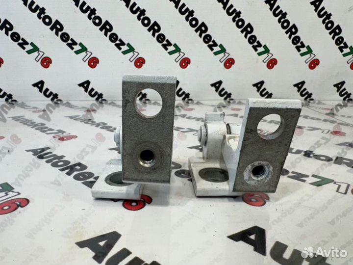 Петля двери задняя левая Volkswagen Polo 5 хетчбек