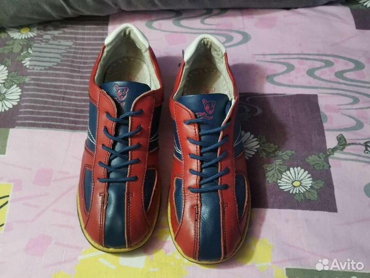 Кроссовки кожанные 34 размер