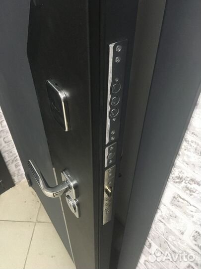 Дверь входная металлическая 