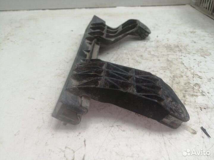 Направляющая стекла передняя левая Citroen C4