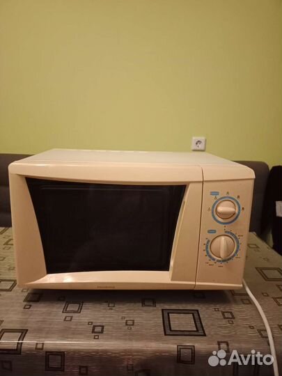Микроволновая печь Elenberg, работает
