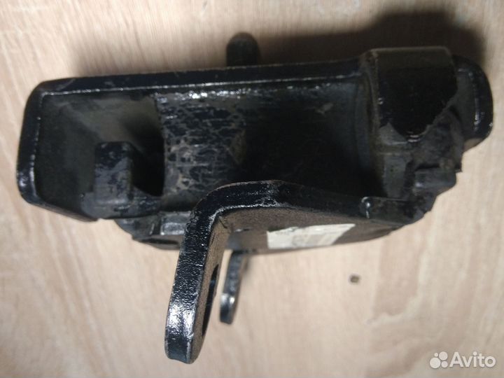 Опоры двигателя новые 6VD1 sohc Isuzu пара DEA