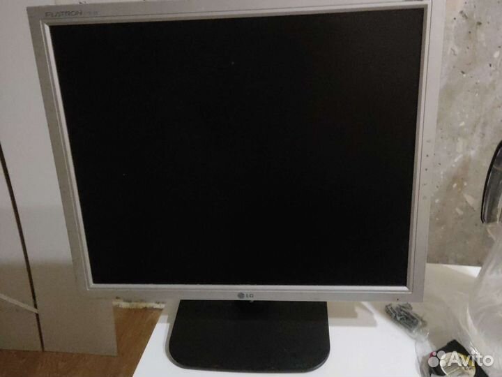 Монитор LG Flatron L1918S