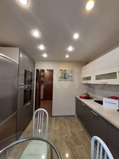 2-к. квартира, 52 м², 8/9 эт.