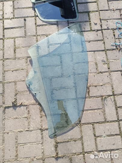 Стекло передней правой двери Renault Sandero