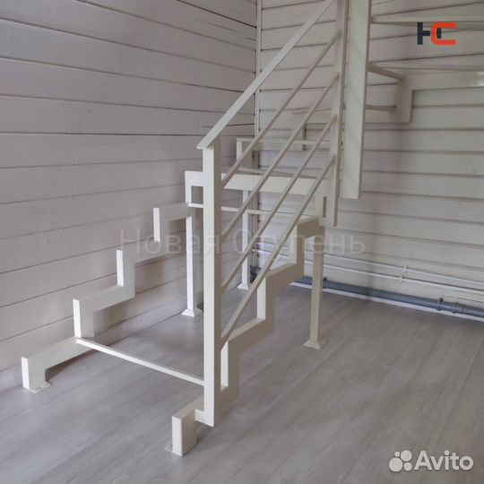 Металлические лестницы с отделкой деревом