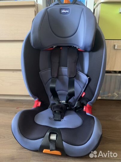 Автомобильное кресло chicco