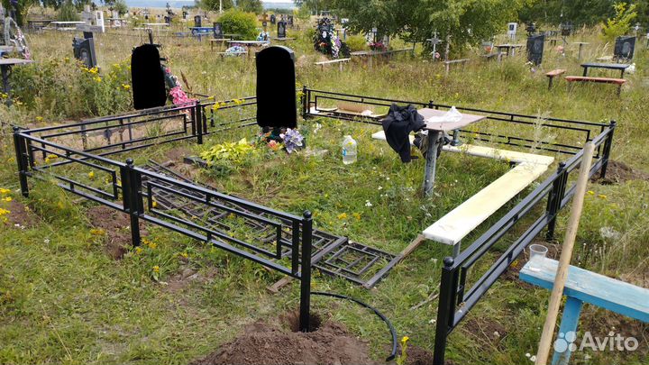 Ограды на кладбище