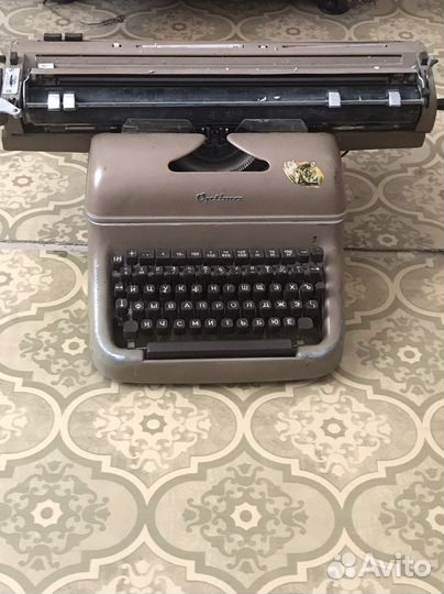Печатная пишущая машинка