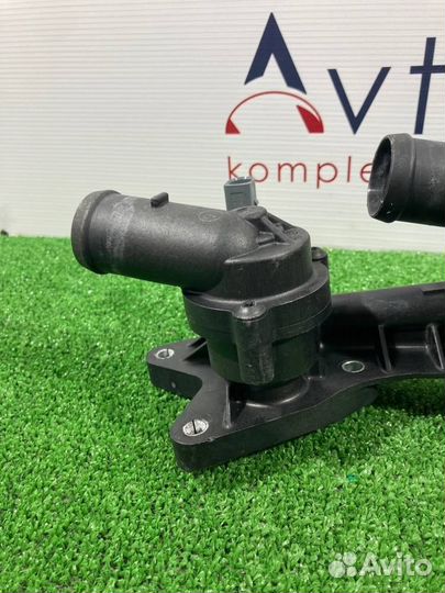 Корпус термостата Volkswagen Touran 1T cavc 2011