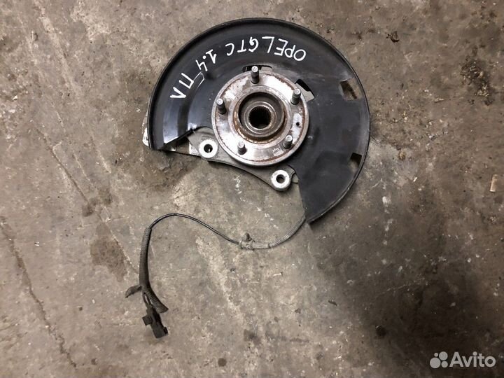 Кулак поворотный передний левый (Opel Astra)