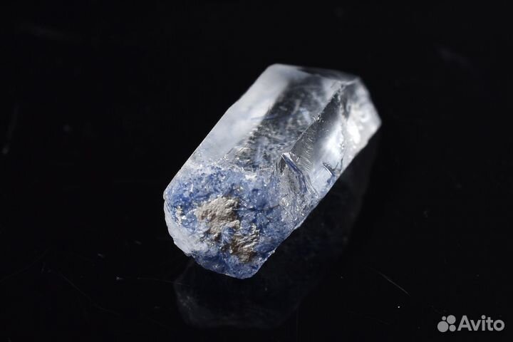 Кварц с дюмортьеритом. Лот №817