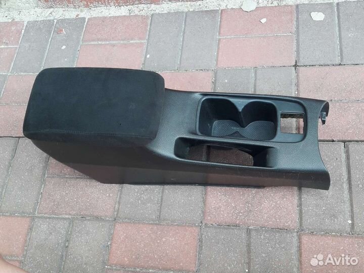 Подлокотник Mitsubishi lancer 9