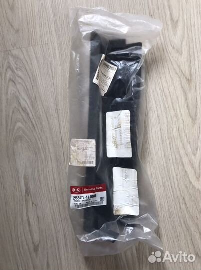 Новый дефлектор радиатора KIA RIO левый 253214L000