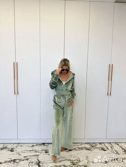 Спортивный велюровый костюм женский