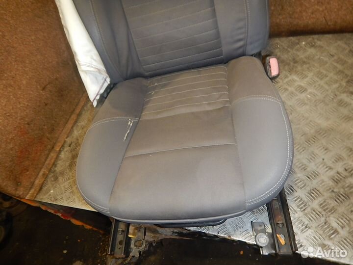 Сиденье переднее правое, Volvo (Вольво) -S40 (04)