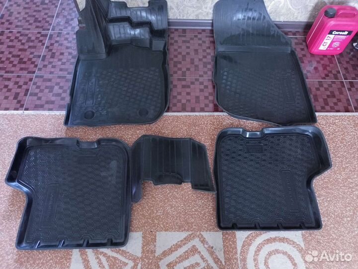 Автомобильные коврики резиновые