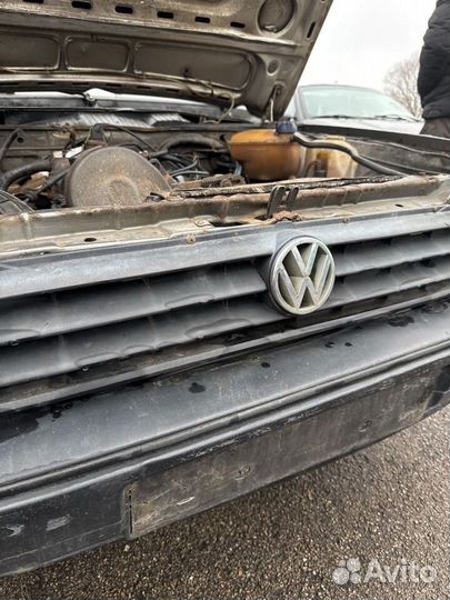 Решетка радиатора пассат б2